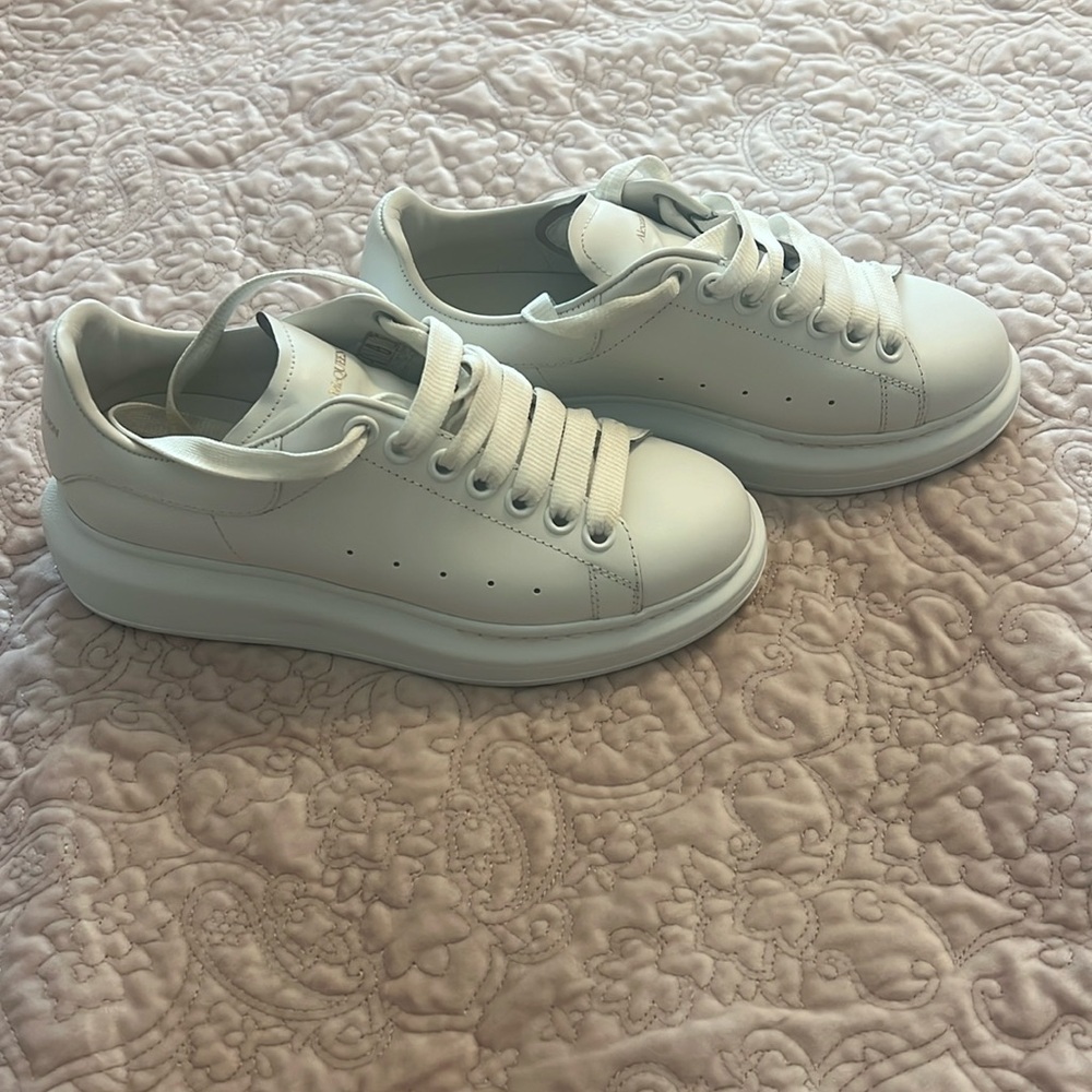 Aleksandra McQueen, excellent Condition